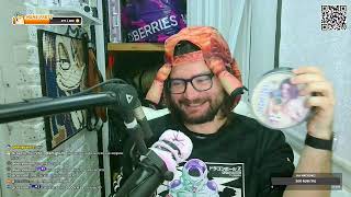 Штигли смотрит свои диски из 2000х