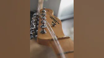 Красиво меняю струны. Шорты музыканта https://t.me/camvsman #music #cinematic #guitar
