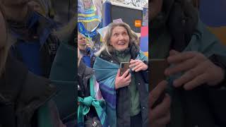 Мама кличе сина, якого звільнили з полону / hromadske