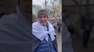 Батько й син підтримують тих, хто чекає рідних із полону / hromadske