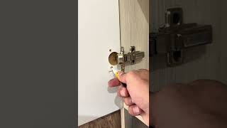 Взял ушные палочки и починил всю мебель в доме! #diy #shorts