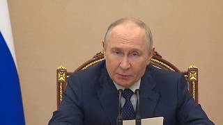 «Ниже прогнозов ЦБ и правительства»: Путин потребовал срочных мер. ВВП падает, но безработица — 2,1%